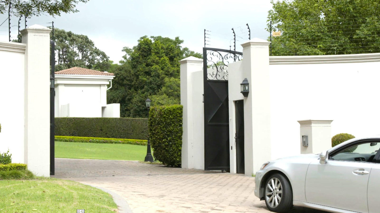 JetPort oferece serviços especializados em manutenção de portões automáticos. Somos uma empresa comprometida em atender bem, proporcionando a melhor solução para sua residência ou empresa. Com anos de experiência e clientes satisfeitos, garantimos um serviço de qualidade para a segurança e beleza de sua casa. Conte conosco para uma noite tranquila, sabendo que seus portões automáticos da JetPort são os melhores do mercado. Oferecemos portões automáticos de qualidade, pois você e sua casa merecem o melhor. Nossa equipe profissional e experiente garante instalações rápidas e com alto padrão de qualidade. Com valores como preço justo, atendimento de qualidade, conhecimento em elétrica, certificação da fábrica e 10 anos de experiência, somos a escolha certa para sua manutenção. Revenda Autorizada PPA, especialistas em automatizadores e consultoria em portões, portas e coberturas.